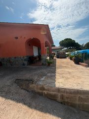 Xalet  Carrer puigsacalm 19c. Casa amb jardí i garatge a malavella park
