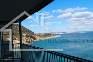 Appartement  Carrer de la falconera. Pieza única frente al mar con acceso directo al mar