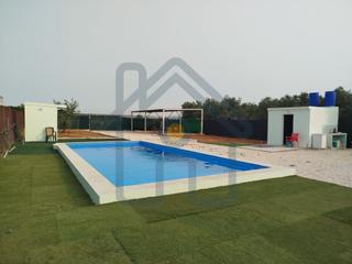 Terrain rsidentiel en Oromana. Parcela con piscina