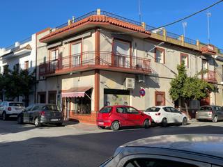 Casa a Palacios y Villafranca (Los). Casa en esquina con local