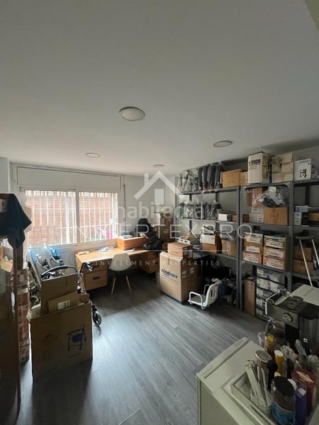 Foto 68737b50-332f-4db7-8ccd-71e3bc64fd44. Traspàs local comercial amb calefacció a Sant Ramon - Maternitat Barcelona