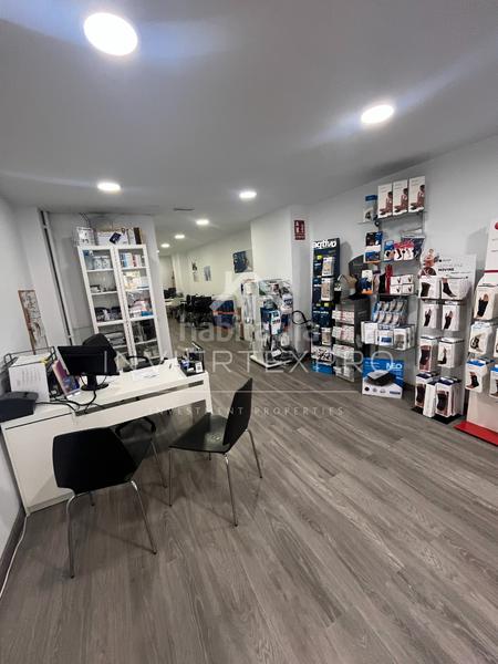 Foto a4409bd9-3d67-44c8-953a-db77472b0fb8. Traspàs local comercial amb calefacció a Sant Ramon - Maternitat Barcelona