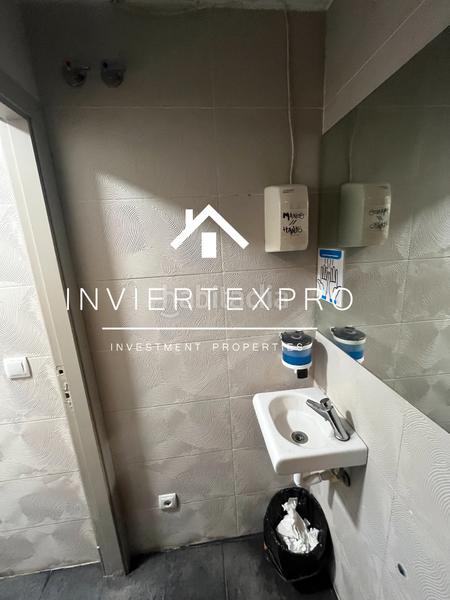 Foto 7acdee5b-9cd7-4721-8aa8-84d9e2200c34. Trapasso locale commerciale con riscaldamento in Hostafrancs Barcelona