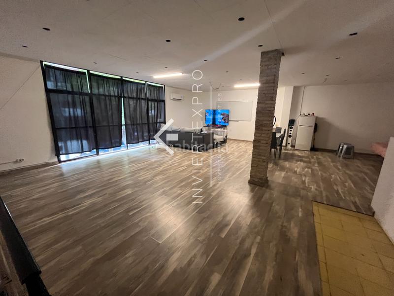 Foto c8f5b90c-b593-4248-b0af-b9ac8ff4a30c. Trapasso locale commerciale con riscaldamento in Sant Andreu de la Barca