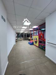 Traspàs Local Comercial a El Camp de l´Arpa del Clot. ¡oportunidad única! se traspasa local de fiestas infantiles tota