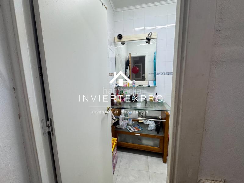 Foto 9548745c-8462-4758-95b5-4999aba4c999. Local comercial a Raval Barcelona