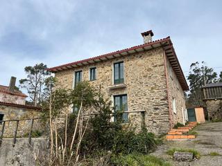 Chalet in Cedeira. Chalet en venta en centro, 4 dormitorios.