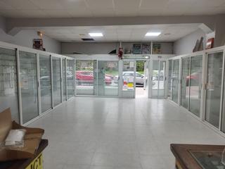 Local commercial à Porta Nova. Local com. en venta en inferniño, 1 despacho.
