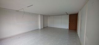 Rent Business premise in A Malata - Catabois - Ciudad Jardín. Local com. en alquiler en sta. cecilia.