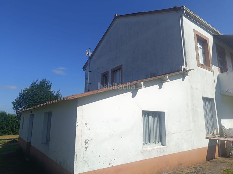 Foto 548fc9a4-03c0-408c-9f55-0e2ca63af8e4. Casa amb aparcament a A Malata - Catabois - Ciudad Jardín Ferrol