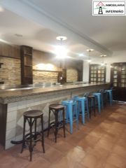 Business premise in Piñeiros - Freixeiro. Local com. en venta en freixeiro.
