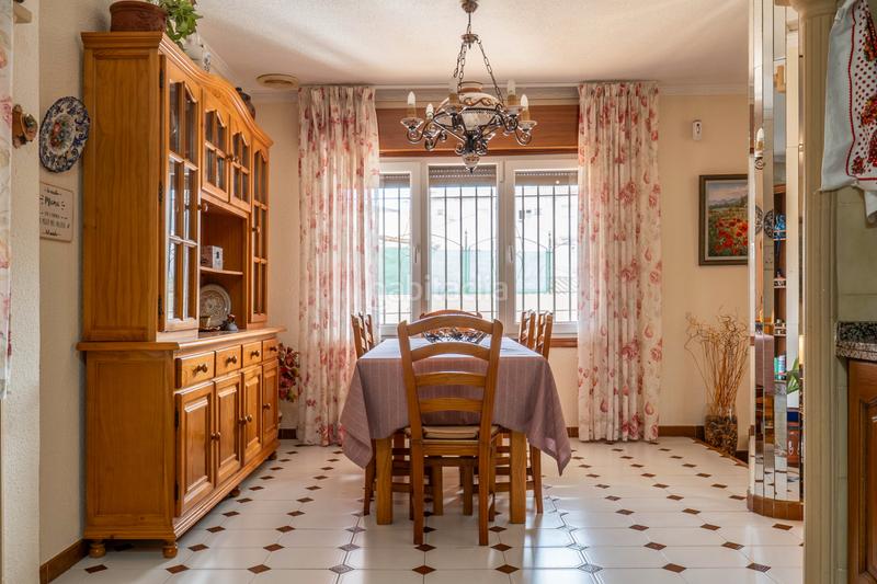 Foto e0e2c22e-7973-4c49-be46-04ac21e43a2b. Chalet  en una planta en la zubia en La Zubia Ciudad Zubia (La)