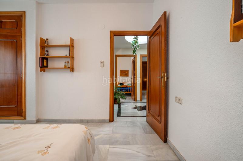 Foto f3cf1383-9db0-4125-9d0a-166d0b014f5f. Chalet  en una planta en la zubia en La Zubia Ciudad Zubia (La)