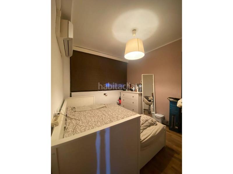 Foto 48459fb5-0f8a-4e1e-a215-a59fc198d79d. Piso oportunidad! tríplex con vistas al mar en Prosperitat Barcelona