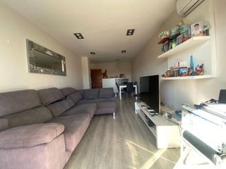 Pis  Avenida cortes catalanas. Luz, espacio y terraza a un paso de barcelona  piso con parking