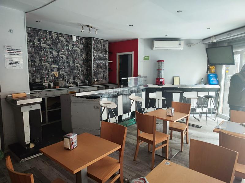 Foto f3fcdb6a-4675-4360-9d15-b51067aee742. Locale commerciale in plaça pirineus 3 in La Torrassa Hospitalet de Llobregat (L´)