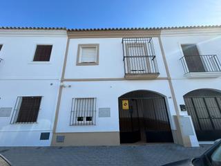 Casa a Puebla de Cazalla (La). Increíble vivienda adosada en avenida salvador cabello