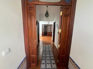 Casa adossada a Puebla de Cazalla (La). Amplia casa de tres plantas con patio y buhardilla en venta