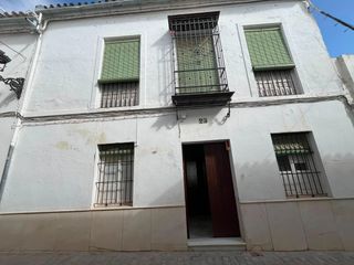 Casa in Osuna. Amplia casa familiar a pocos pasos del centro