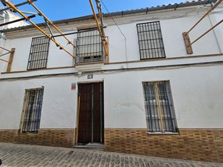 Casa a Osuna. Amplia vivienda con encanto y vistas a la iglesia