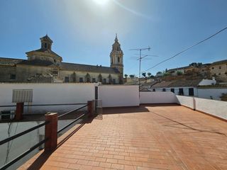 Haus in Osuna. Edificio con tres viviendas independientes en una excelente ubic