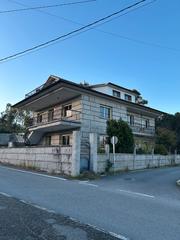 Chalet  Lugar. Casa independiente con tres plantas, dos viviendas completas y á