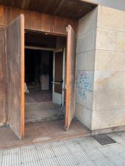 Edifici  Avenida rosalía de castro. Edificio de uso mixto para rehabilitar