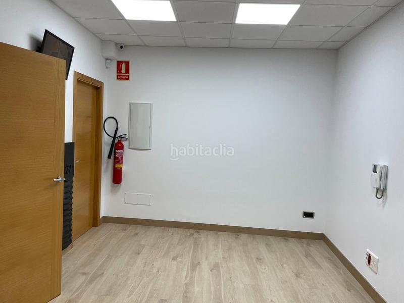 Foto 020f0f8c-f8c8-4619-abf2-88d9353bd233. Local comercial amb calefacció a Camelias - Pi y Margall Vigo