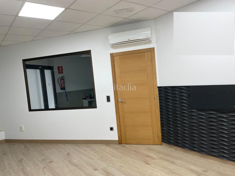 Foto 97a8fcc4-6629-4309-bba4-56a235814a60. Local comercial amb calefacció a Camelias - Pi y Margall Vigo