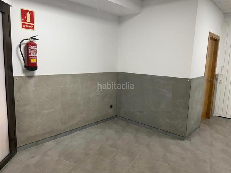 Foto b5d4e486-8386-4349-bc2a-bc941c3f8ff2. Local comercial amb calefacció a Camelias - Pi y Margall Vigo