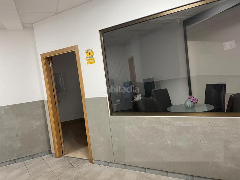 Foto cb4cb1b3-0590-44c1-90b8-2c3130ac7704. Local comercial amb calefacció a Camelias - Pi y Margall Vigo