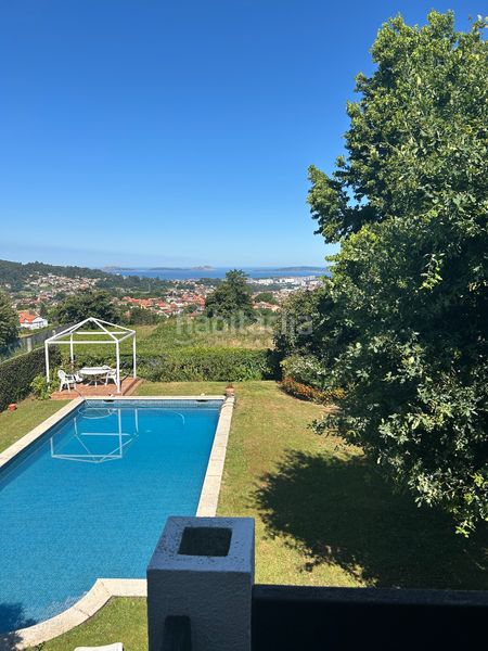 Foto 58bbbd6c-be7d-4762-99fa-1f4327a700b7. Xalet amb xemeneia calefacció aparcament piscina a Vigo