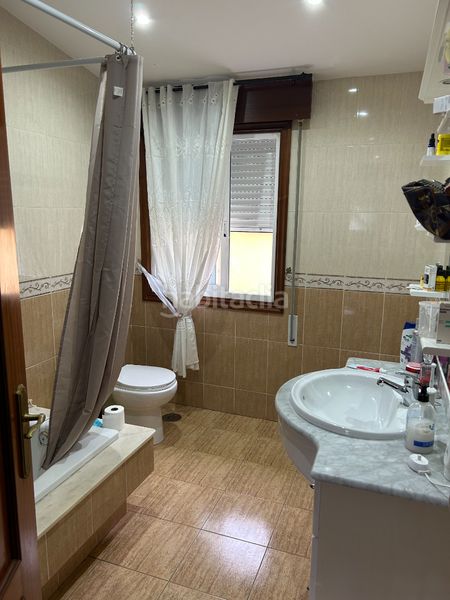 Foto 75a28c66-e7b0-44ce-8300-3706cf4aa0ef. Casa amb xemeneia aparcament a Moaña