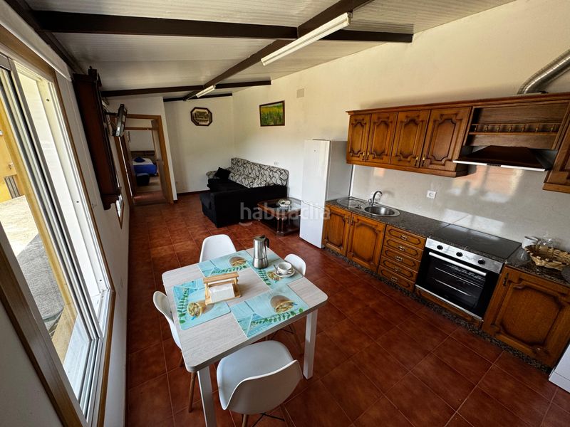 Foto a76b2a25-349d-444c-ba5e-e2afc92cc6cd. Casa amb xemeneia aparcament a Moaña