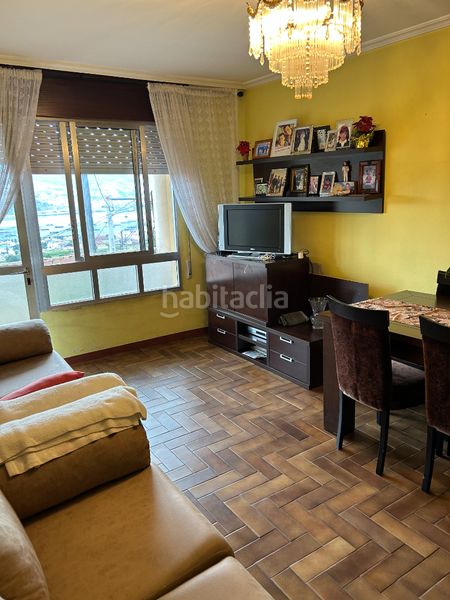 Foto bfc4ac21-213d-4ae9-9c2c-d189d48aa8e6. Casa amb xemeneia aparcament a Moaña