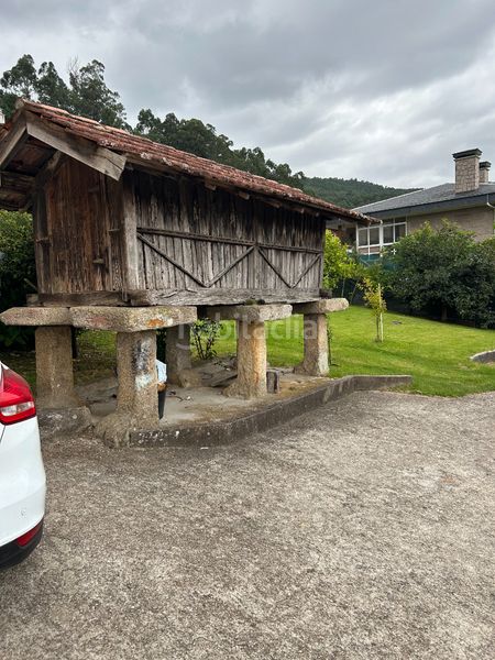 Foto c1087d88-5a8d-4791-9fe8-4367a05240be. Casa amb xemeneia aparcament a Moaña