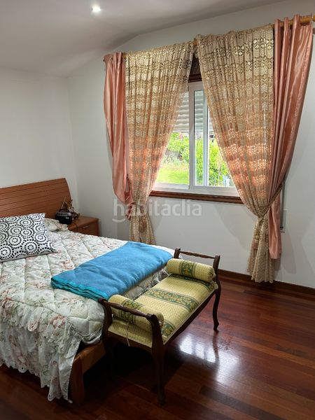Foto d48f8fde-7e3d-4793-9dc1-949019563275. Casa amb xemeneia aparcament a Moaña