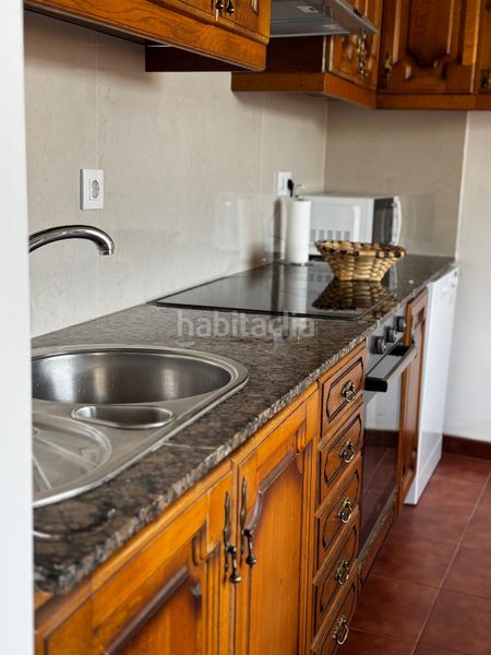Foto d78abf6f-c2ba-41f8-805a-abb14490a3e5. Casa amb xemeneia aparcament a Moaña