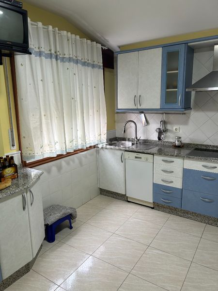 Foto ef147367-bd8d-45ba-8dc0-a5e2cae9279b. Casa amb xemeneia aparcament a Moaña