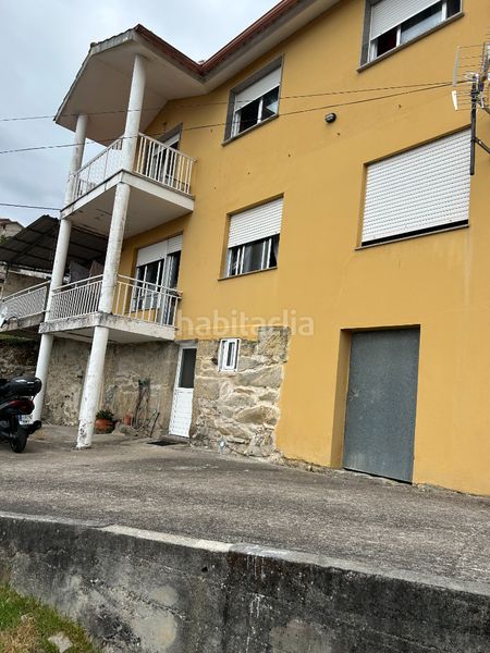 Foto efabab90-ec77-4ad9-bb04-644f3b8917af. Casa amb xemeneia aparcament a Moaña