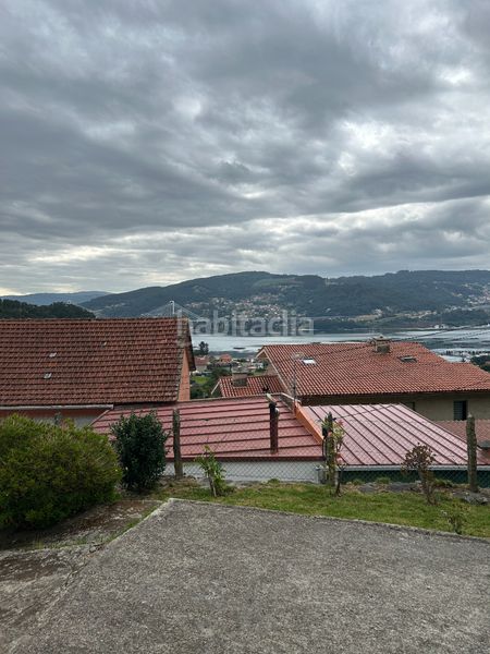 Foto f2909929-ba81-4fc2-a9da-775631042e7b. Casa amb xemeneia aparcament a Moaña