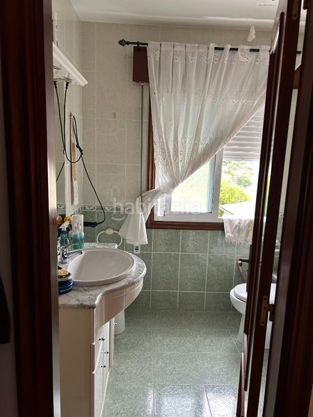 Foto f6557fa2-7c7a-4786-95e9-bb434f0ee736. Casa amb xemeneia aparcament a Moaña