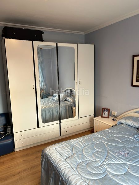 Foto fa0d055f-65a7-4b84-bf92-f0fd0b80bd3f. Casa amb xemeneia aparcament a Moaña