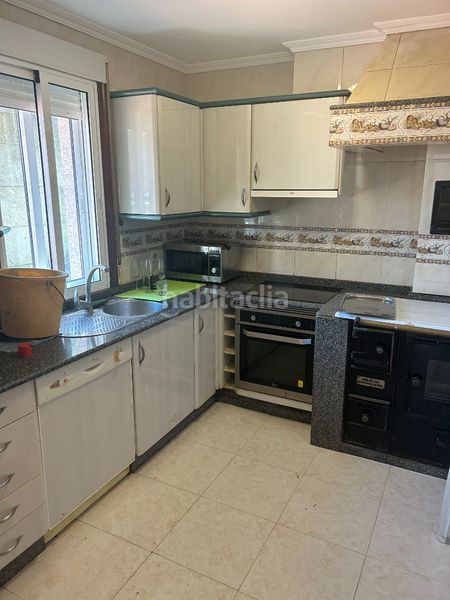 Foto f114e9bc-d726-418d-9bef-bd19dbc5f120. Casa amb calefacció aparcament a Valadares - Beade Vigo