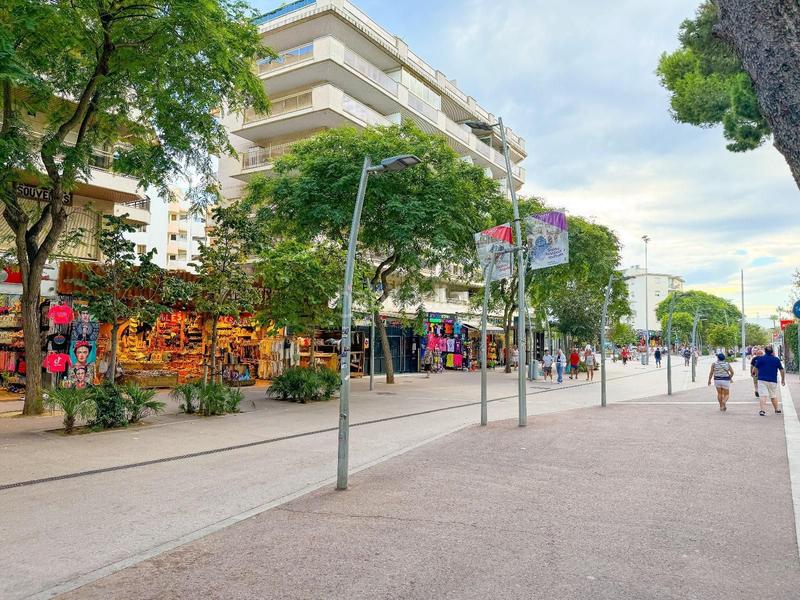 Foto ea35b919-b28a-42c2-a98d-000f442dcde6. Pis amb piscina a Mar i Camp - Platja dels Capellans Salou