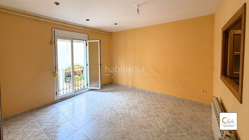 Foto e04bc81d-bf81-4c4e-bc32-148e53d78b70. Bauernhof mit heizung parking in Falset