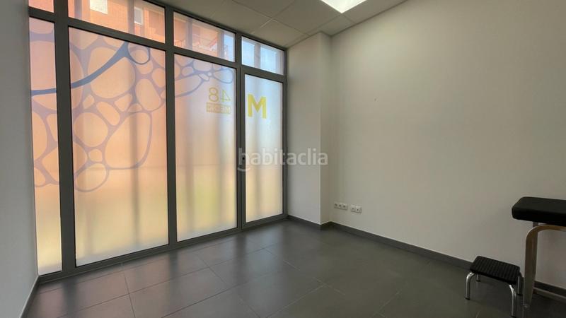 Foto d2eacf5b-1561-4957-b52c-d7fdba6bed0b. Alquiler local comercial en calle narcis monturiol 48 local en primera planta en edifici mercat en Vilassar de Mar