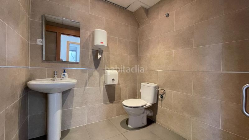 Foto fbc40ee5-2d57-4119-a87c-b51422318020. Alquiler local comercial en calle narcis monturiol 48 local en primera planta en edifici mercat en Vilassar de Mar