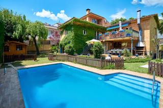 Haus  Sant sebasti. Casa cuatro vientos con piscina en cabrils, el maresme