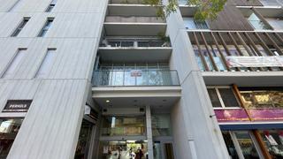 Miete Büro in Calle narcis monturiol 48. Local en primera planta en edifici mercat